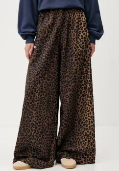 adidas Originals pantaloni de trening culoarea maro, cu imprimeu, JW7302 imagine