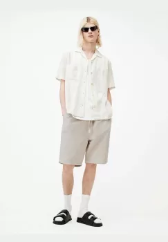 AllSaints pantaloni scurti din amestec de in HANBURY culoarea bej, MF081Y imagine
