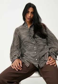 Answear.LAB camasa culoarea maro, cu guler clasic, relaxed imagine