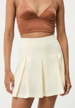 Answear Lab pantaloni scurti culoarea bej, neted, high waist imagine