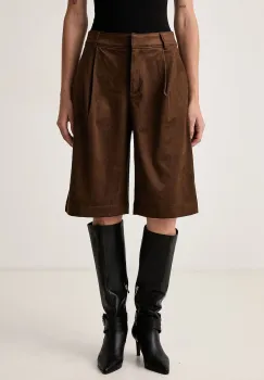 BOSS Orange  pantaloni scurti pentru femei din imitatie de piele intoarsa C_Talarina4 imagine