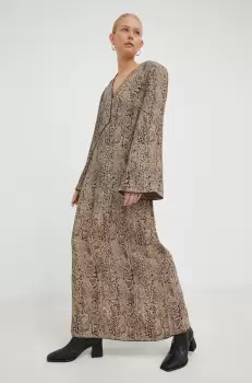 By Malene Birger rochie culoarea maro, maxi, evazati imagine