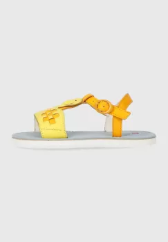 Camper sandale din piele pentru copii culoarea galben imagine