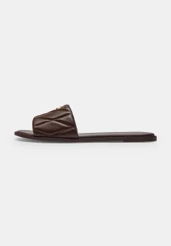 Coach papuci cu toc plat pentru femei, din piele Holly Quilted Leather Sandal imagine