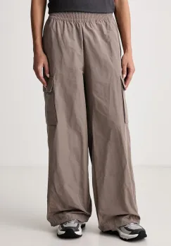 EA7 Emporio Armani  pantaloni pentru femei imagine