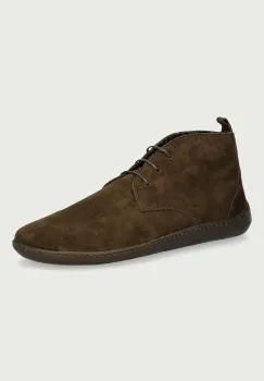 Fly London  ghete pentru barbati din piele intoarsa CAER795FLY imagine