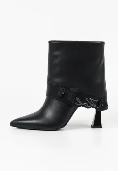 Karl Lagerfeld  cizme pentru femei din piele Debutante imagine