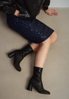 Medicine botine culoarea negru, cu toc drept imagine