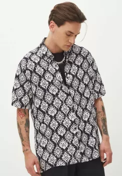 Medicine camasa barbati, culoarea negru, cu guler clasic, relaxed imagine