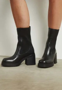 Medicine cizme de piele culoarea negru, cu toc drept imagine