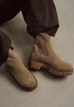 Medicine cizme din piele intoarsa culoarea bej, cu platforma imagine