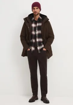 Medicine geaca culoarea maro, de iarna imagine