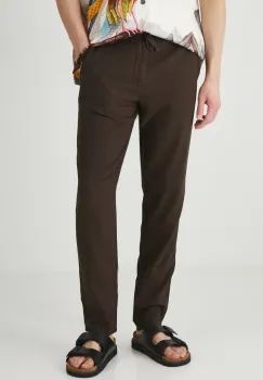 Medicine pantaloni din amestec de in barbati, culoarea maro, drept imagine