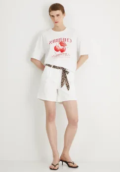 Medicine pantaloni scurti culoarea alb, neted, medium waist imagine