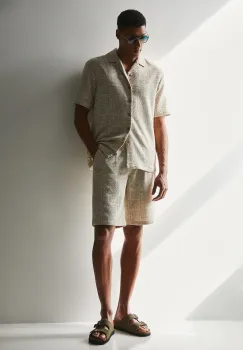 Medicine pantaloni scurti culoarea bej imagine