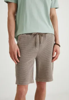 Medicine pantaloni scurti culoarea maro imagine