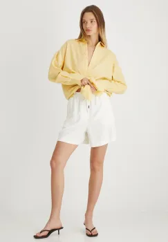 Medicine pantaloni scurti din amestec de in culoarea bej, neted, medium waist imagine