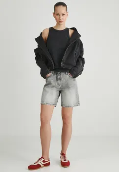 Medicine pantaloni scurti din bumbac femei, culoarea gri, neted, high waist imagine