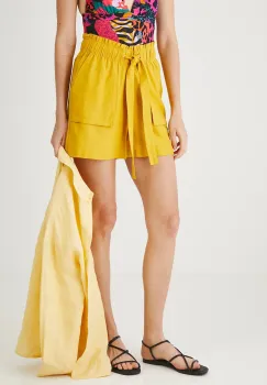 Medicine pantaloni scurti din in culoarea galben, neted, high waist imagine