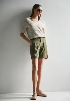 Medicine pantaloni scurti din in femei, culoarea bej, neted, high waist imagine