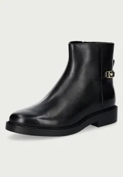 MICHAEL Michael Kors  botine pentru femei din piele Mandy Bootie imagine