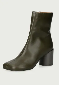 MM6 Maison Margiela  botine pentru femei din piele imagine