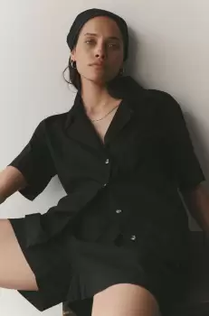 MUUV. camasa din amestec de in Koszula Z Krotkim R?kawem Poche femei, culoarea negru, cu guler clasic, relaxed imagine