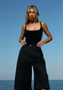 MUUV. pantaloni scurti din bumbac PORTEUR culoarea negru, neted, high waist imagine