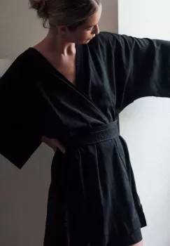 MUUV. rochie din amestec de in MAISON MAHALI culoarea negru, mini, oversize imagine