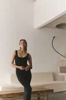 MUUV. rochie Sukienka D?uga Fendu culoarea negru, midi, mulata imagine