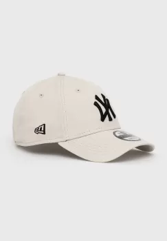 New Era caciula din bumbac culoarea bej, cu imprimeu imagine