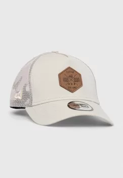 New Era sapca culoarea bej, cu imprimeu imagine