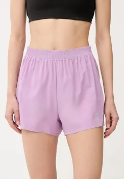 On pantaloni scurti sport pentru femei imagine