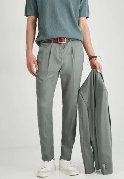pantaloni culoarea verde, drept imagine