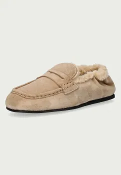 Posa  mocasini pentru femei din piele intoarsa Penny Loafer imagine