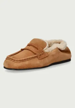 Posa  mocasini pentru femei din piele intoarsa Penny Loafer imagine