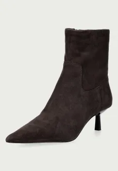 Steve Madden botine pentru femei din piele intoarsa Rebella-S imagine