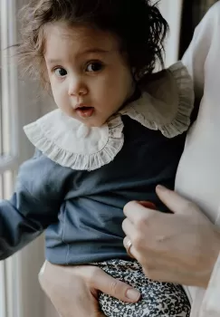 That's mine bluza bebe Alberte Blouse 31871 culoarea bleumarin, uni ALBERTE imagine