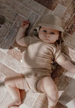 That's mine tricou bebe culoarea maro, neted imagine