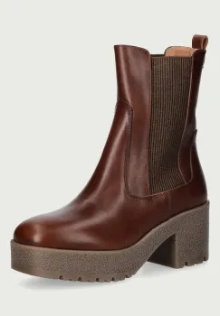 Weekend Max Mara  botine cu toc pentru femei din piele imagine