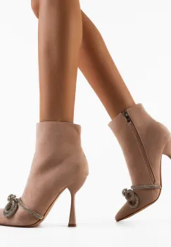 Botine dama Csorba Nude imagine