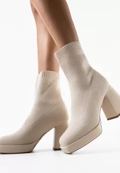 Botine dama Julie Bej imagine