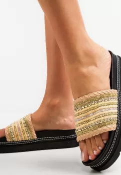 Papuci dama Alojz Nude imagine