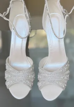 Sandale cu toc Petyr Albe imagine