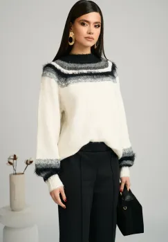 Bluza casual din tricot alb cu imprimeuri negre si gri imagine
