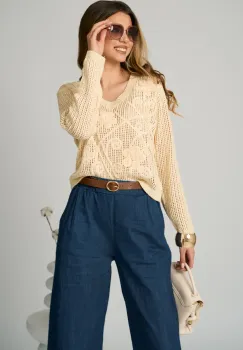 Bluza casual din tricot bej cu flori catifelate imagine