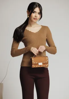 Bluza casual din tricot maro deschis cu decolteu zig-zag imagine