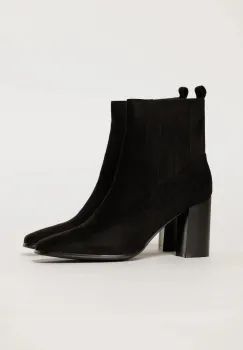 Botine negre din piele ecologica cu design modern si toc patrat imagine