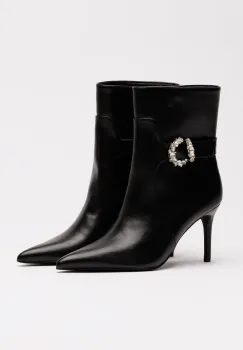 Botine negre din piele ecologica cu toc subtire si accesoriu imagine