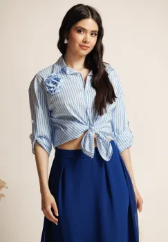 Camasa bleu din bumbac lejera cu dungi si floare detasabila imagine